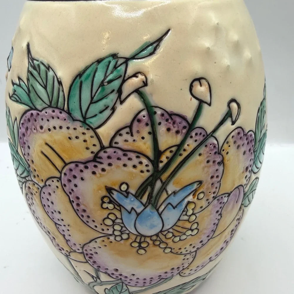 Vintage‎ Macau Hand Painted Porcelain Ginger Jar Floral Chinoiserie Decorative